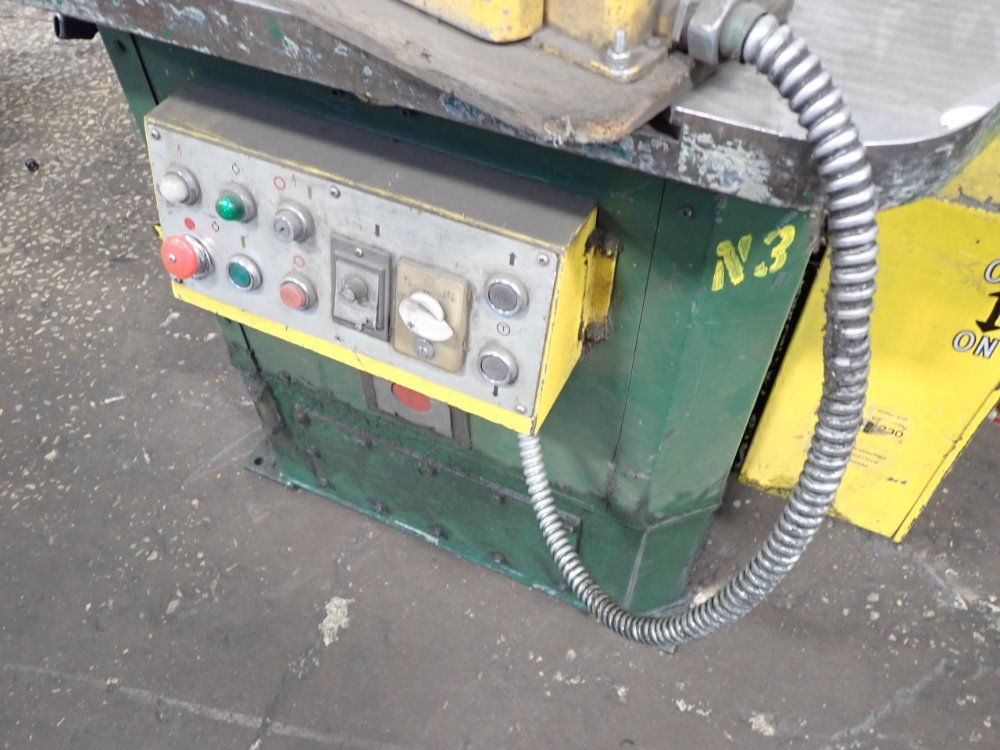 Amada Hydraulic Notcher