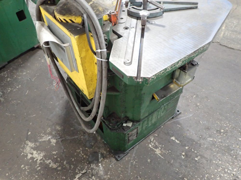 Amada Hydraulic Notcher