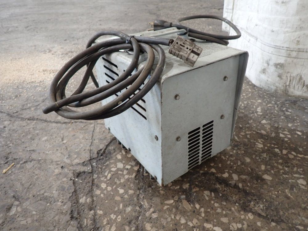 Lester Electronic Battery Charger