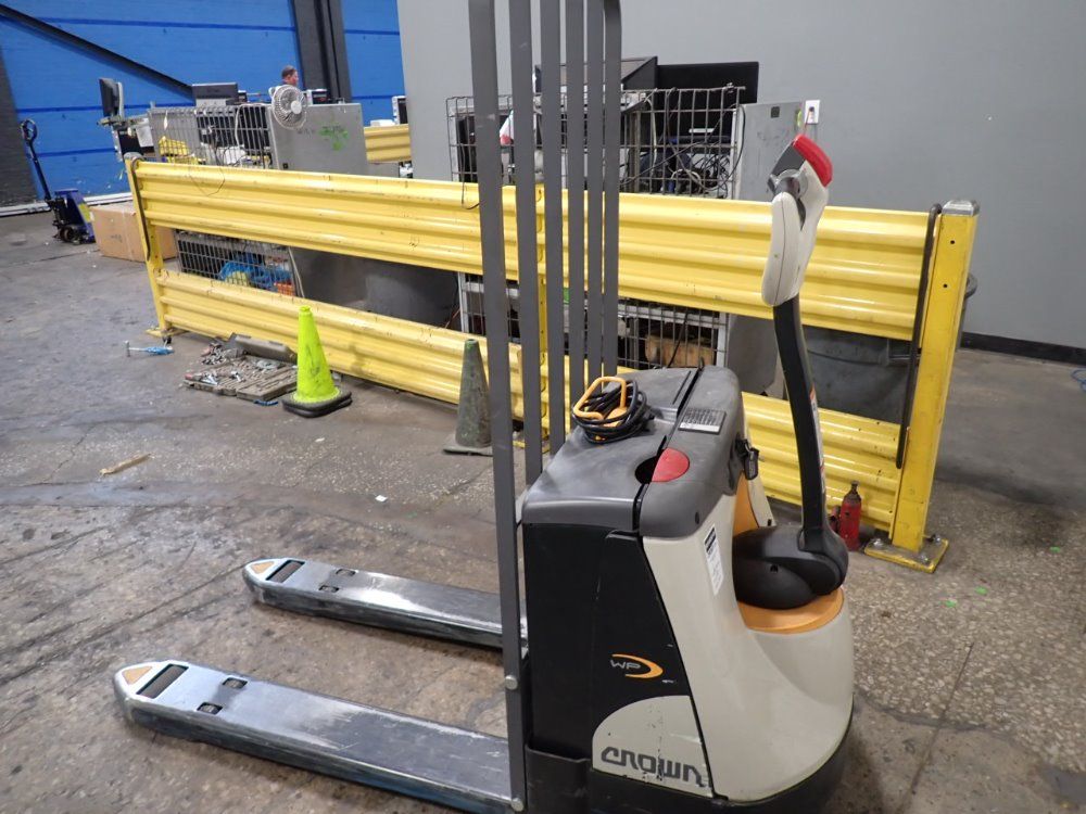 Crown 4500# Wp3035-45/e Electric Pallet Jack - Wp3035-45/e