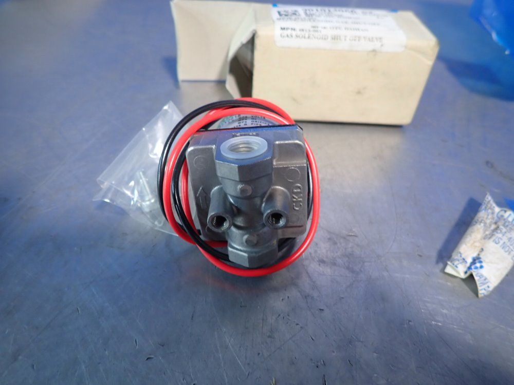 Ckd 2 Pcs Solenoid Valve Lot Ckd Ab2x0018, Smc Vf5220-5dz1-03 - Ab2x0018