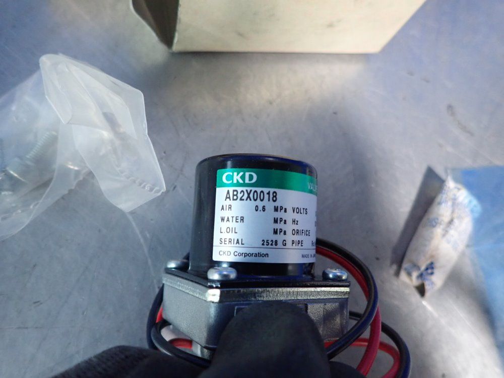 Ckd 2 Pcs Solenoid Valve Lot Ckd Ab2x0018, Smc Vf5220-5dz1-03 - Ab2x0018