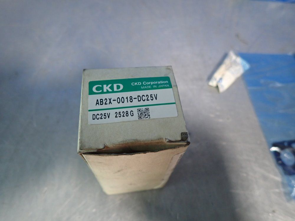 Ckd 2 Pcs Solenoid Valve Lot Ckd Ab2x0018, Smc Vf5220-5dz1-03 - Ab2x0018