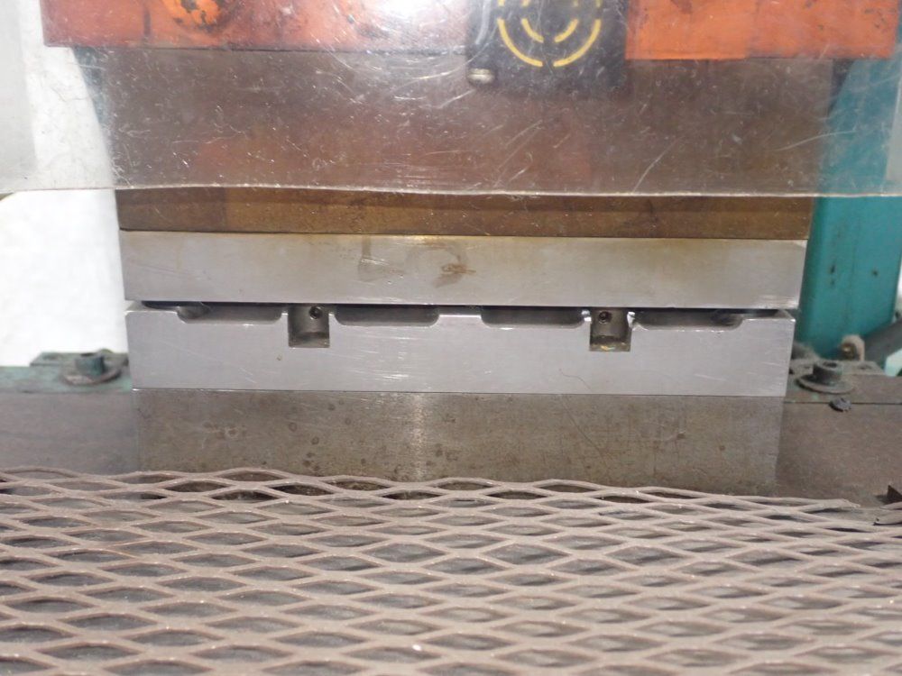 Autojector Vertical Injection Molding Press