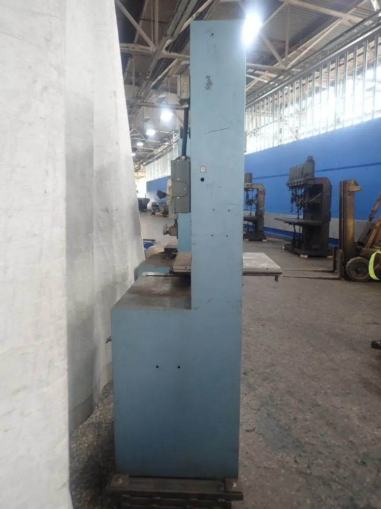 Roll-in Saw Vertical Bandsaw