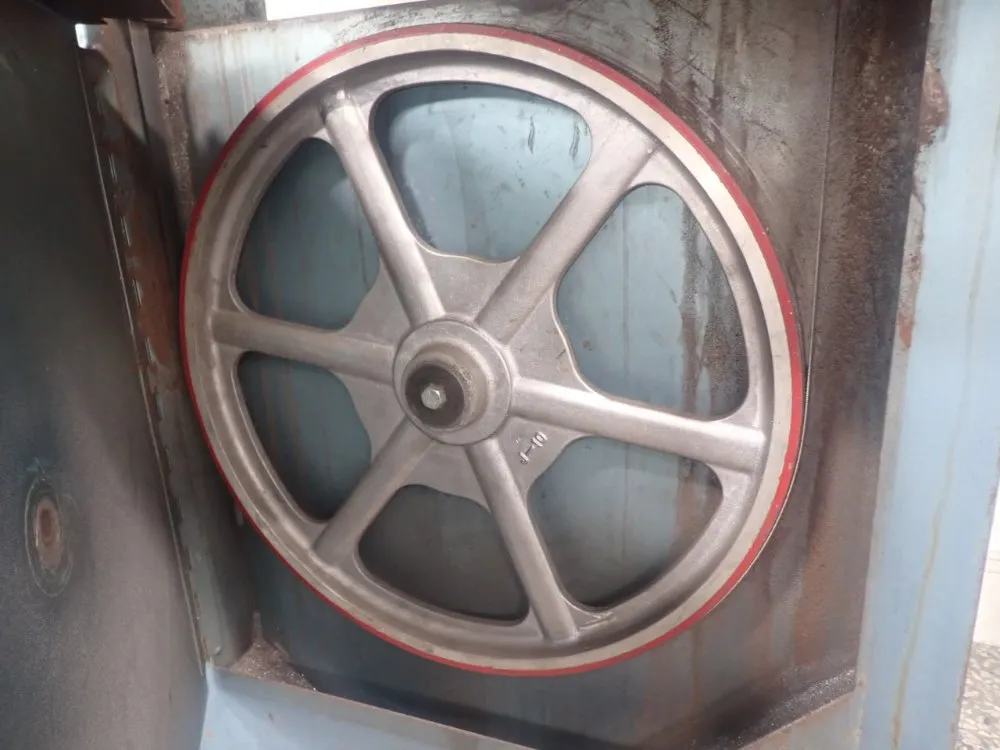 Roll-in Saw Vertical Bandsaw