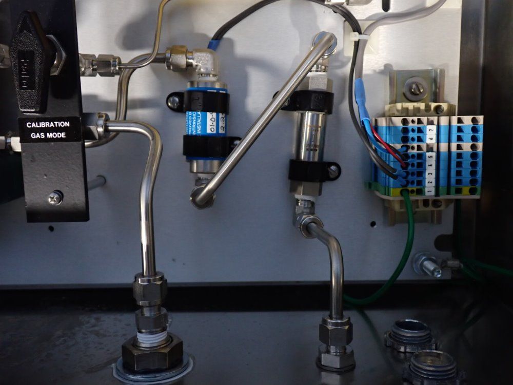 Neutronics/ntron Gas Analyzer