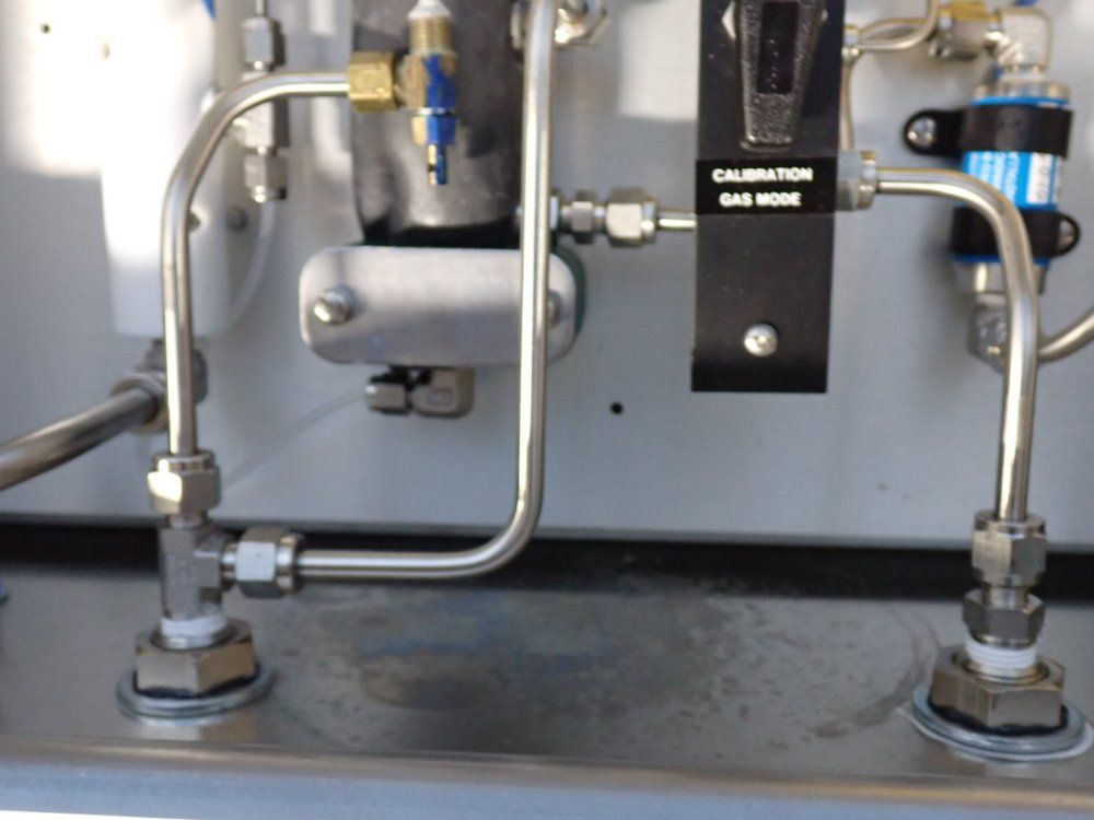 Neutronics/ntron Gas Analyzer