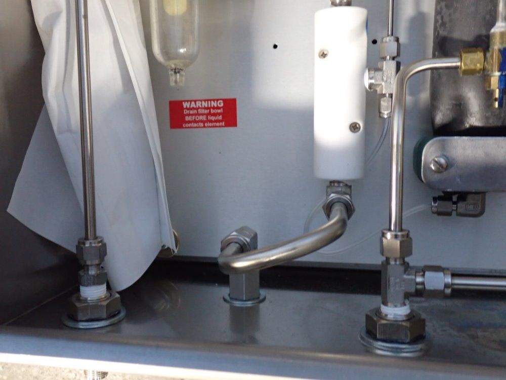 Neutronics/ntron Gas Analyzer