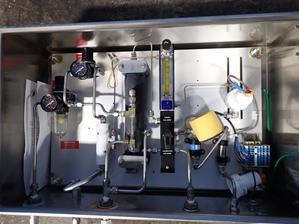 Neutronics/ntron Gas Analyzer