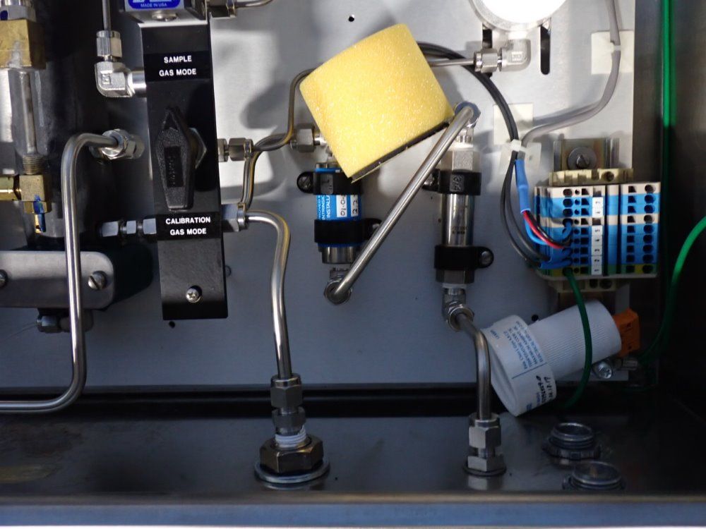 Neutronics/ntron Gas Analyzer