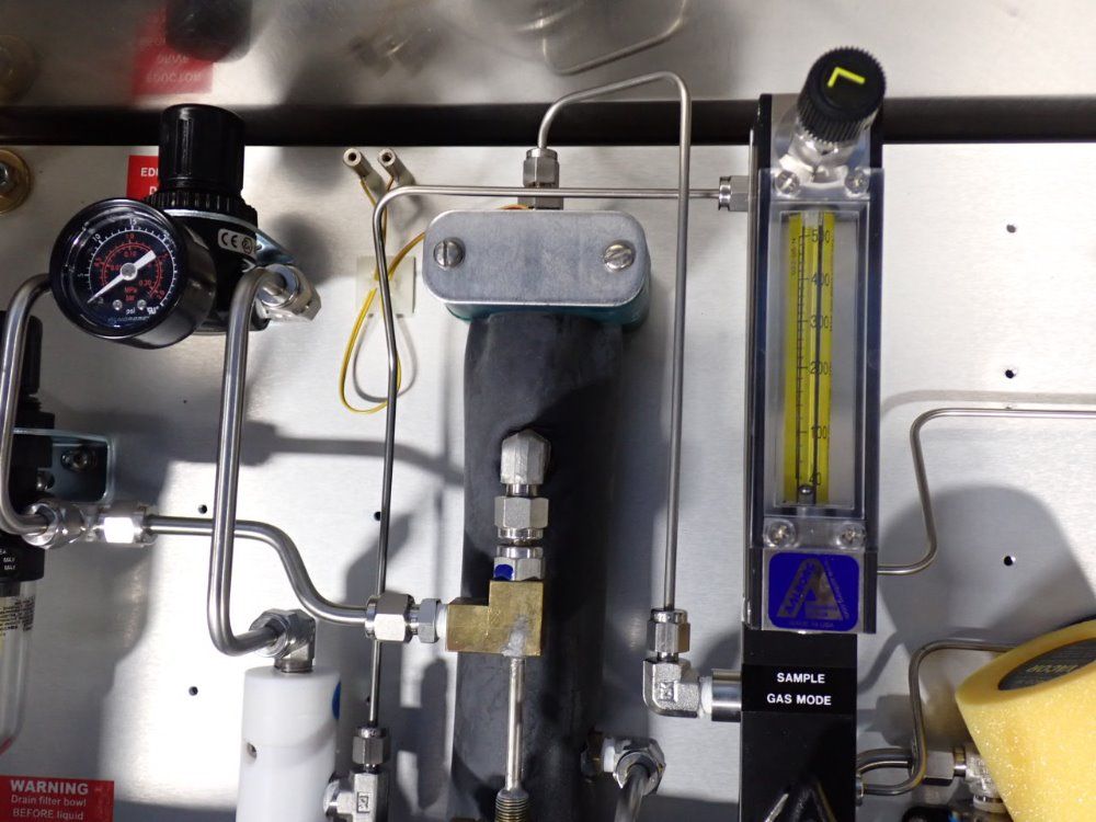 Neutronics/ntron Gas Analyzer