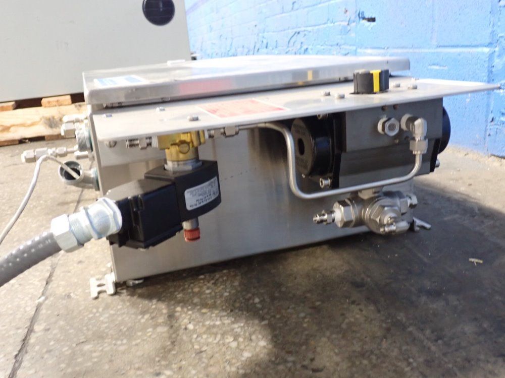 Neutronics/ntron Gas Analyzer