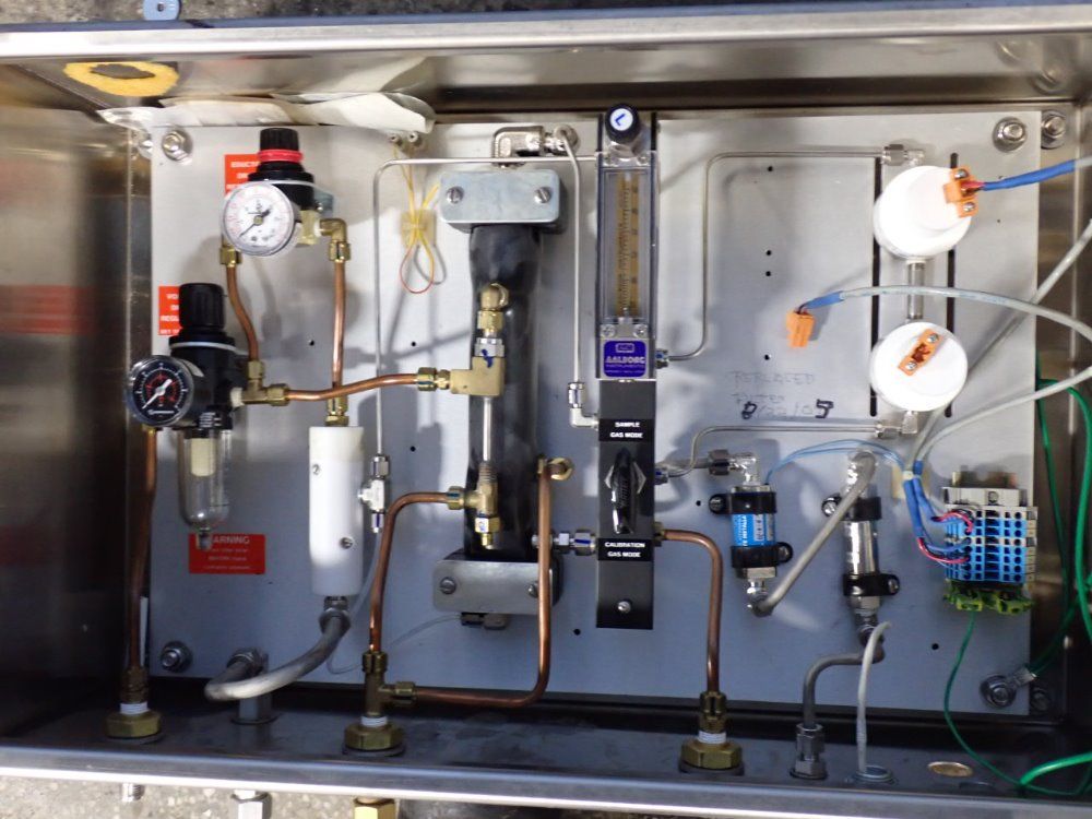 Neutronics/ntron Gas Analyzer