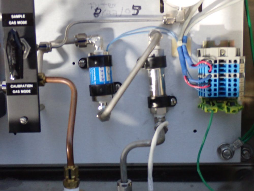 Neutronics/ntron Gas Analyzer