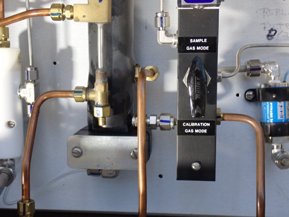 Neutronics/ntron Gas Analyzer