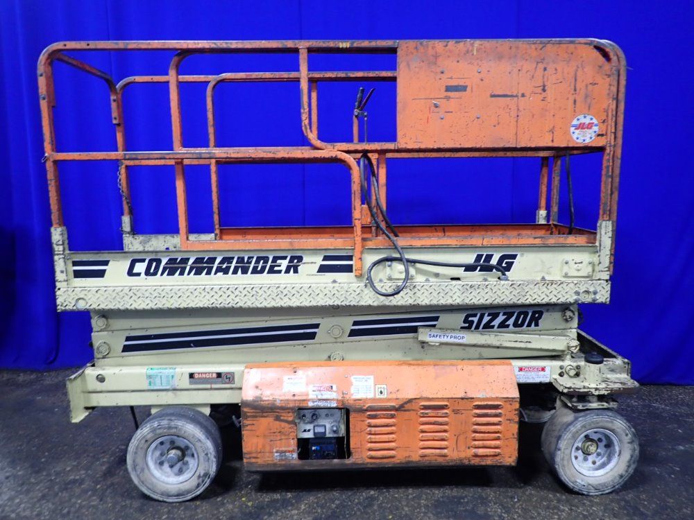 Jlg 750 Lbs Cm-2033 Scissor Lift - Cm-2033