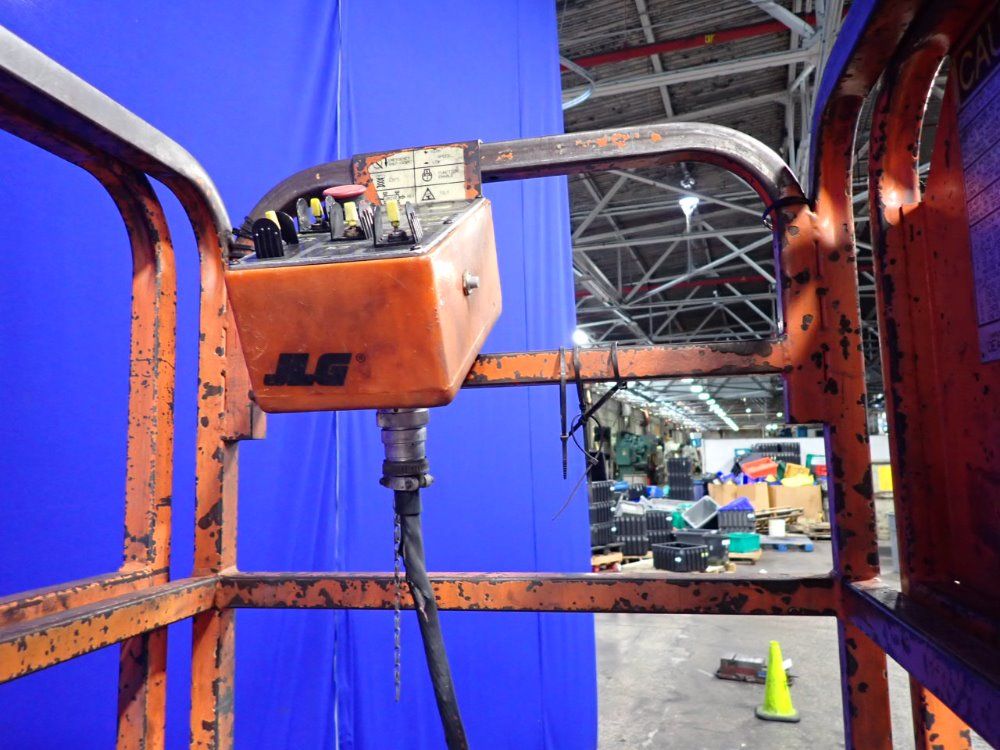 Jlg 750 Lbs Cm-2033 Scissor Lift - Cm-2033