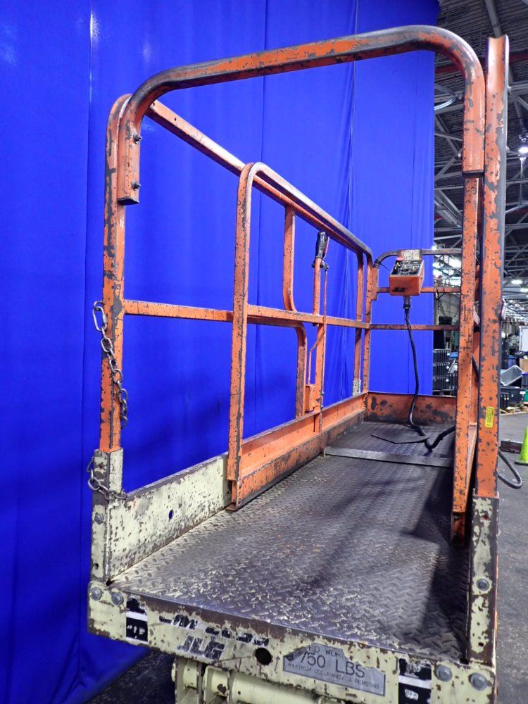 Jlg 750 Lbs Cm-2033 Scissor Lift - Cm-2033