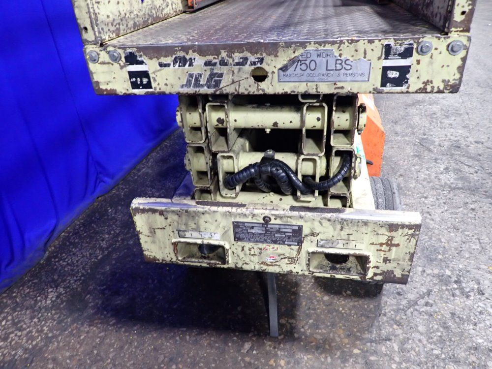 Jlg 750 Lbs Cm-2033 Scissor Lift - Cm-2033