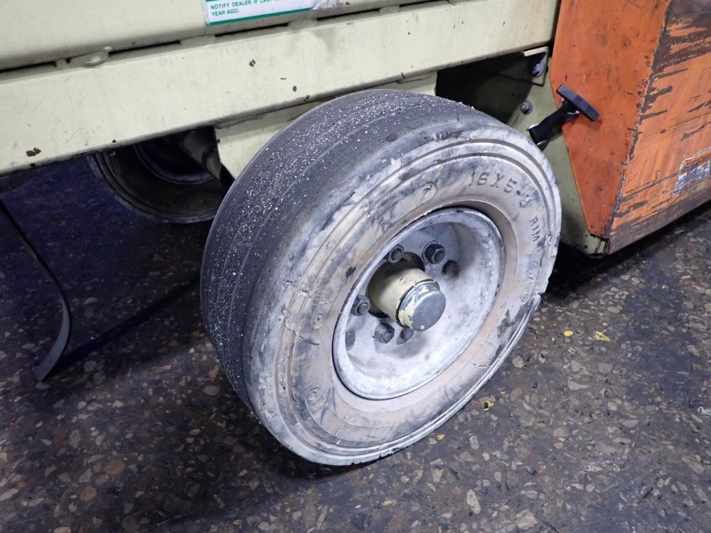 Jlg 750 Lbs Cm-2033 Scissor Lift - Cm-2033