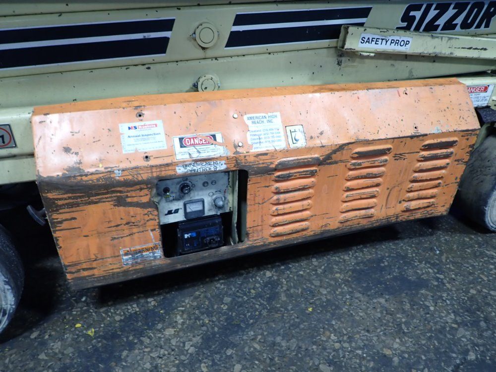 Jlg 750 Lbs Cm-2033 Scissor Lift - Cm-2033