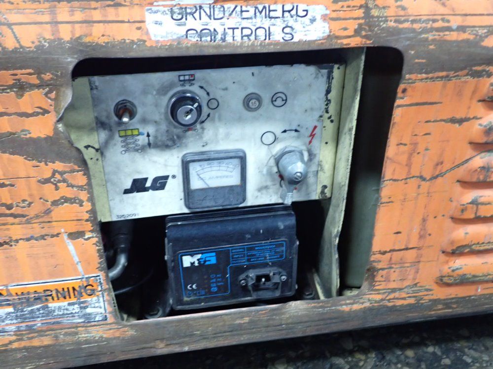 Jlg 750 Lbs Cm-2033 Scissor Lift - Cm-2033