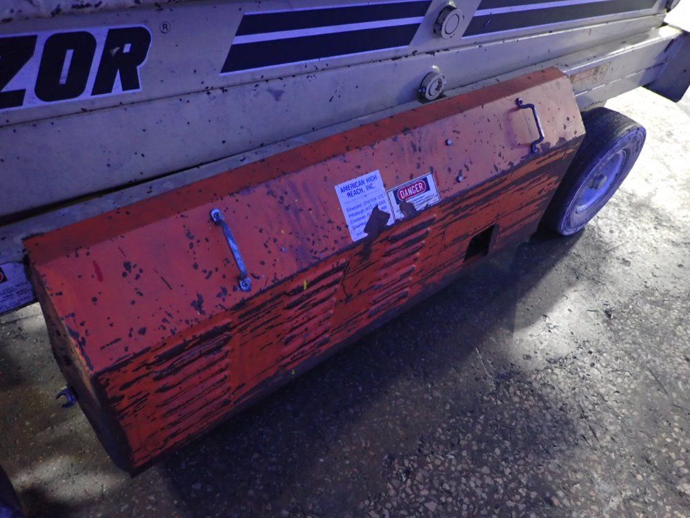 Jlg 750 Lbs Cm-2033 Scissor Lift - Cm-2033