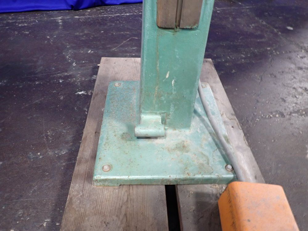 Chicago Rivet Riveting Machine