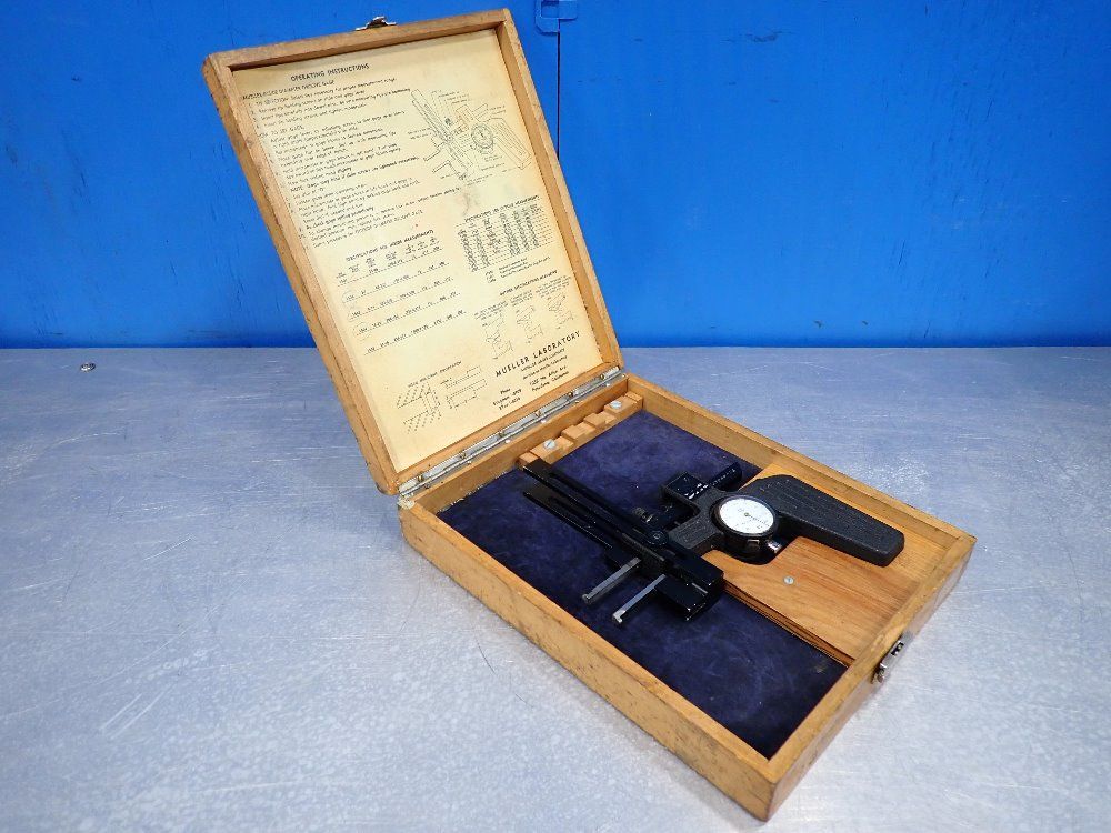 Mueller Gage Co .0005" Dial Groove Caliper - 1900 Series