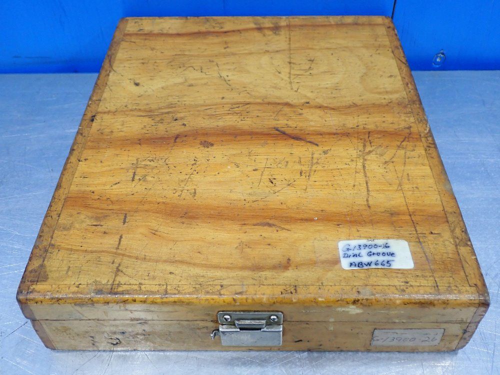 Mueller Gage Co .0005" Dial Groove Caliper - 1900 Series