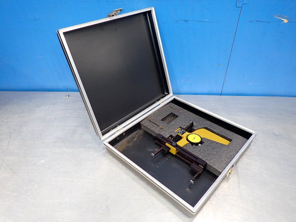 Mueller 3mm, .01mm Dial Groove Caliper - 1900 Series