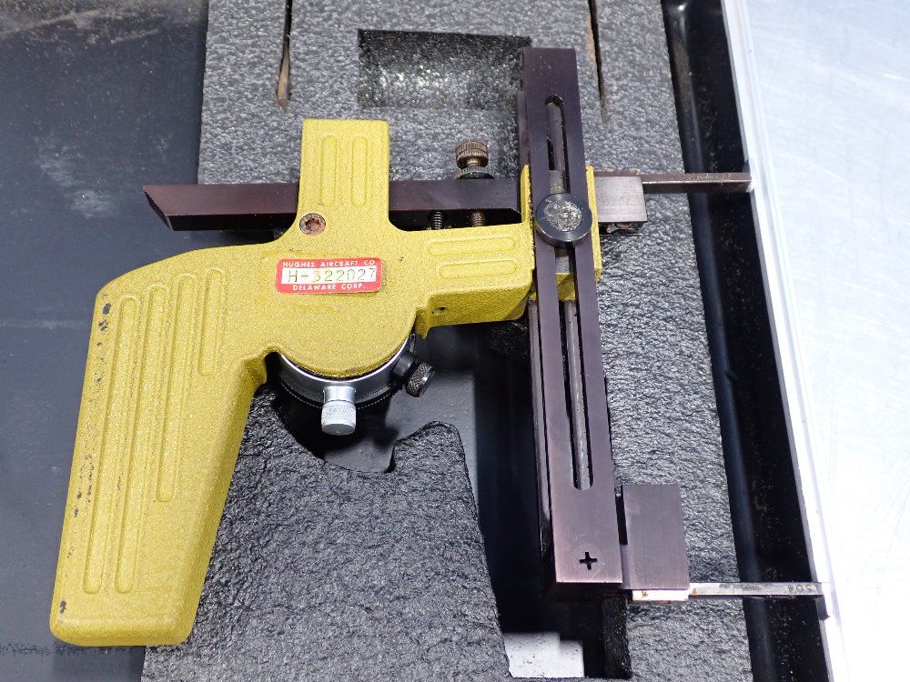 Mueller 3mm, .01mm Dial Groove Caliper - 1900 Series