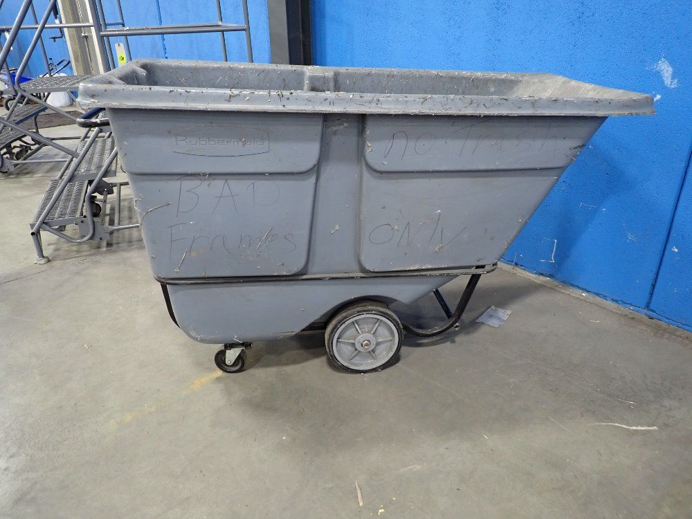 Rubbermaid 750# / 1 Cu Yd Trash Bin W Wheels - 1314 Utility