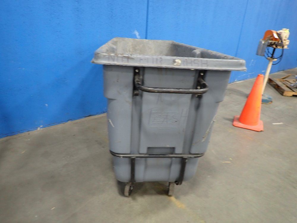 Rubbermaid 750# / 1 Cu Yd Trash Bin W Wheels - 1314 Utility
