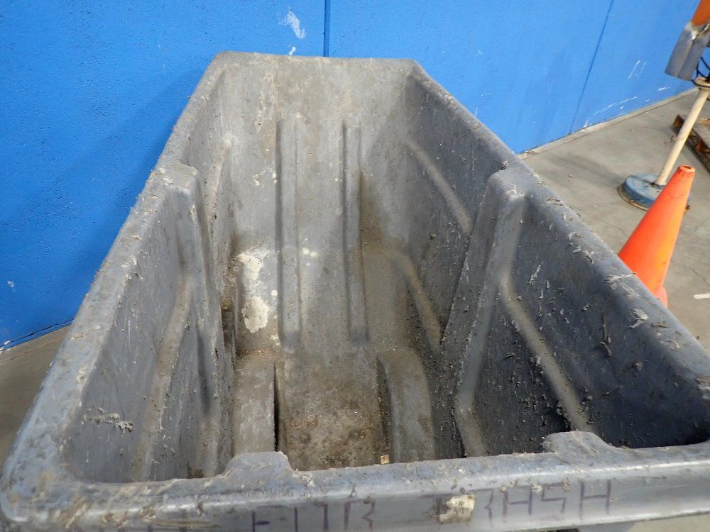 Rubbermaid 750# / 1 Cu Yd Trash Bin W Wheels - 1314 Utility