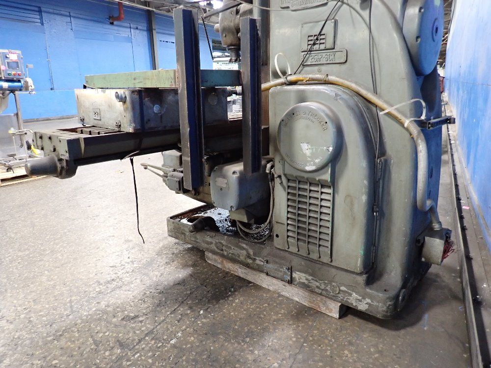 Kearneu  Trecker Vertical Mill