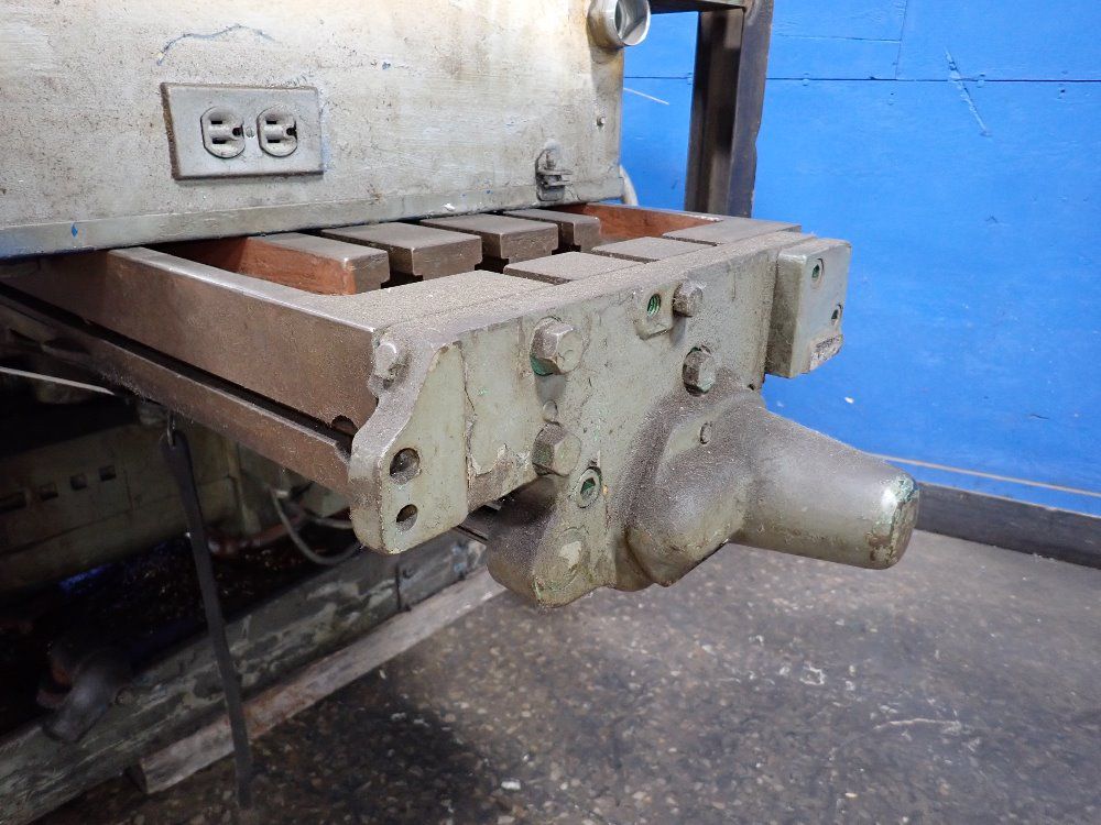 Kearneu  Trecker Vertical Mill