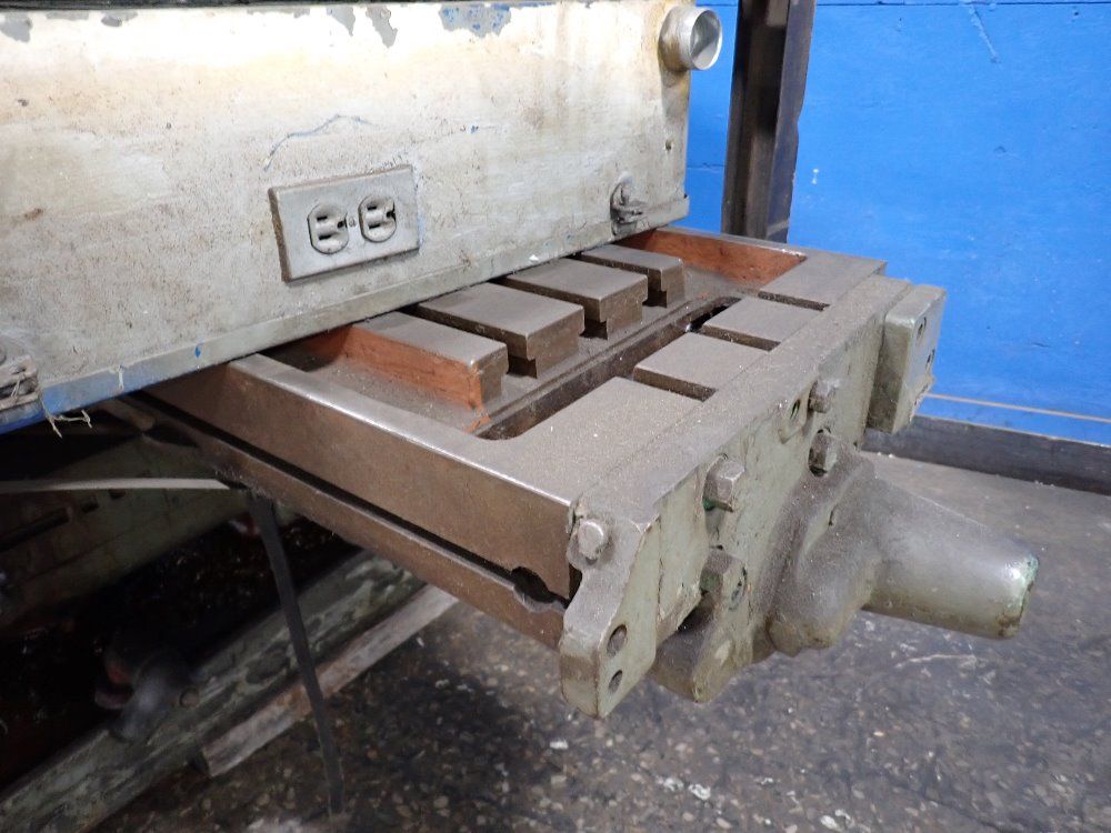 Kearneu  Trecker Vertical Mill