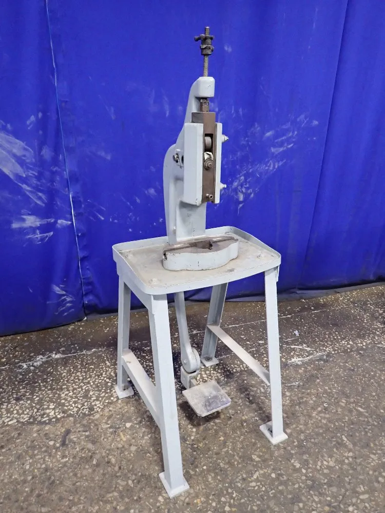 Famco 10" Kick Press