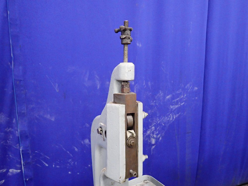 Famco 10" Kick Press