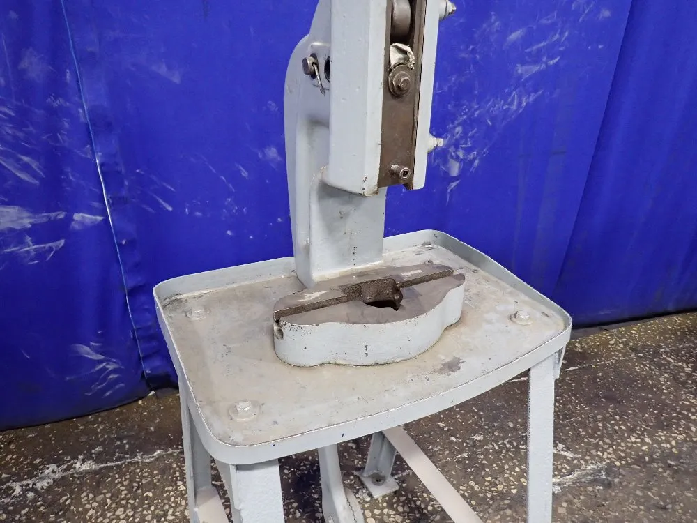 Famco 10" Kick Press