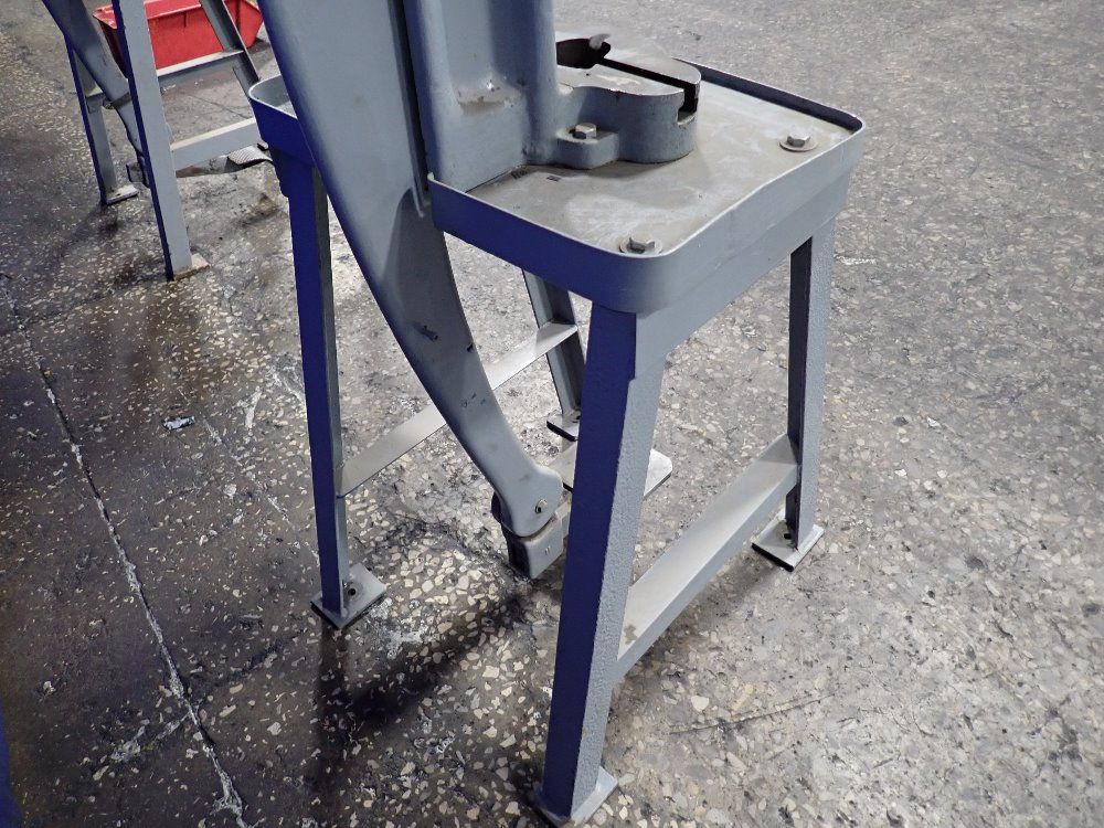 Famco 10" Kick Press