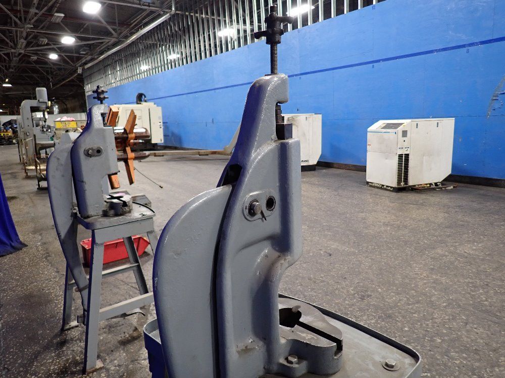 Famco 10" Kick Press