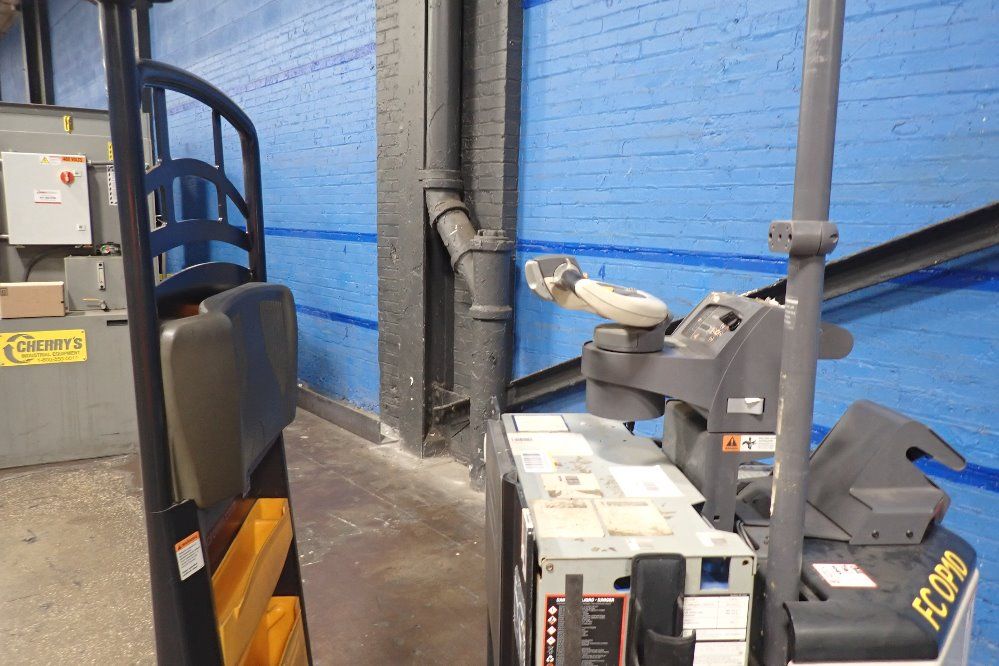 Crown 6000 Lbs Electric Center Controlled Ride-on Pallet Truck - Pc4500-60