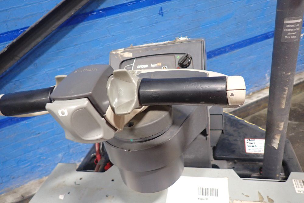 Crown 6000 Lbs Electric Center Controlled Ride-on Pallet Truck - Pc4500-60