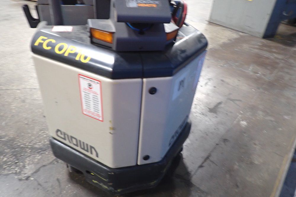 Crown 6000 Lbs Electric Center Controlled Ride-on Pallet Truck - Pc4500-60