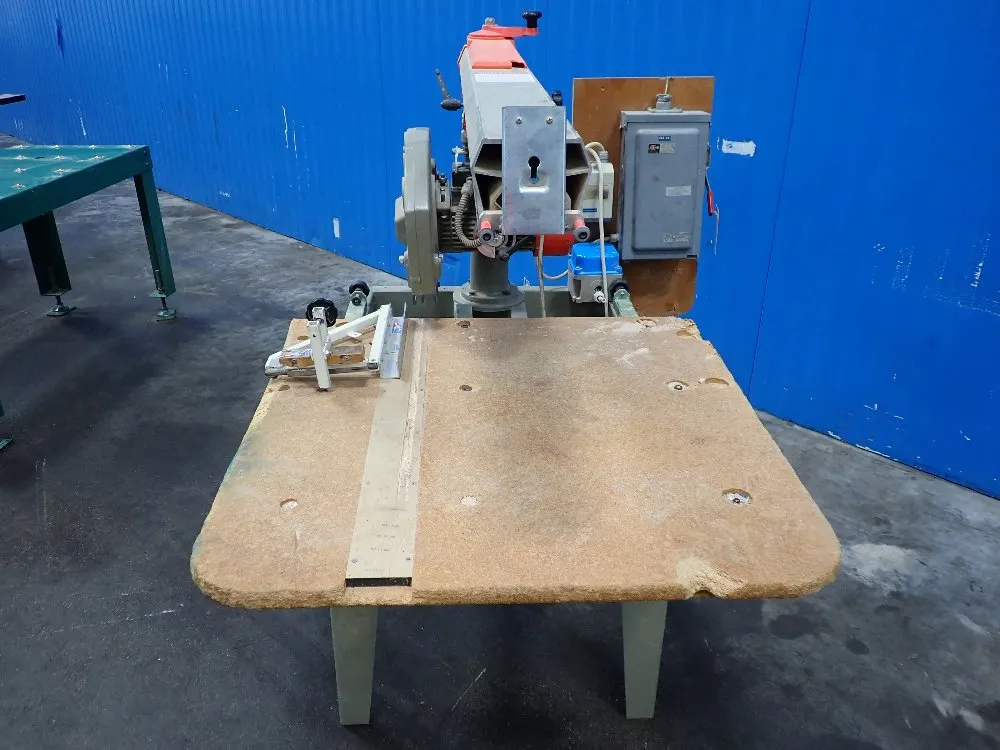 Omga 14" Blade, 27 1/2" Crosscut, 35" X 35" Table Radial Arm Saw