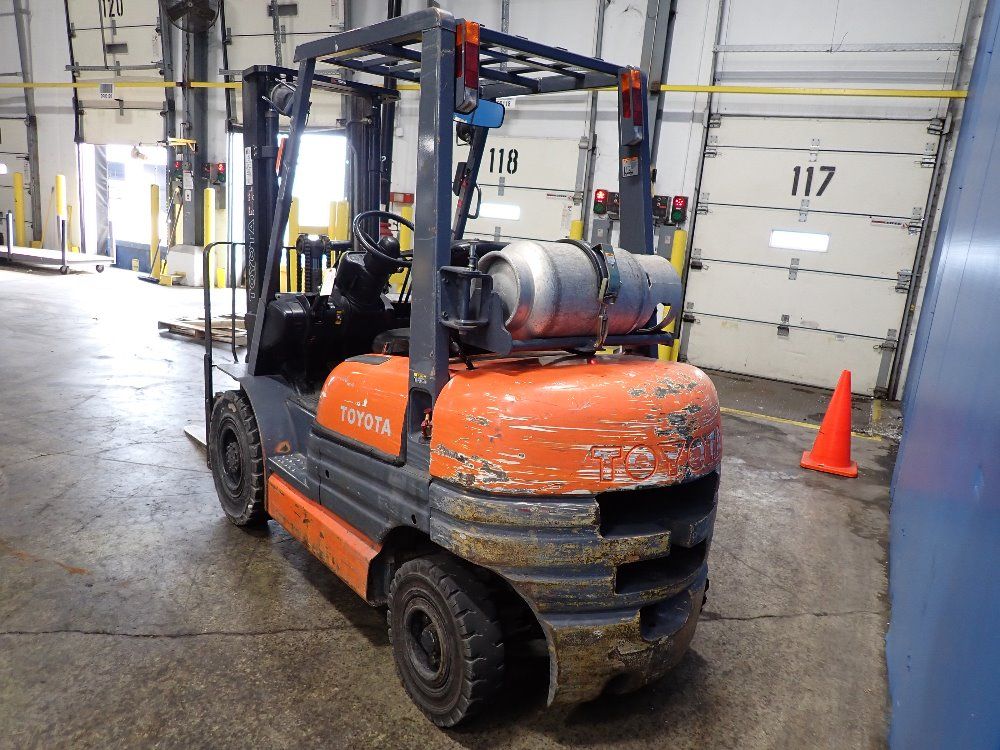 Toyota 5500lbs Propane/gasoline Combo Forklift - 42 6fgu25