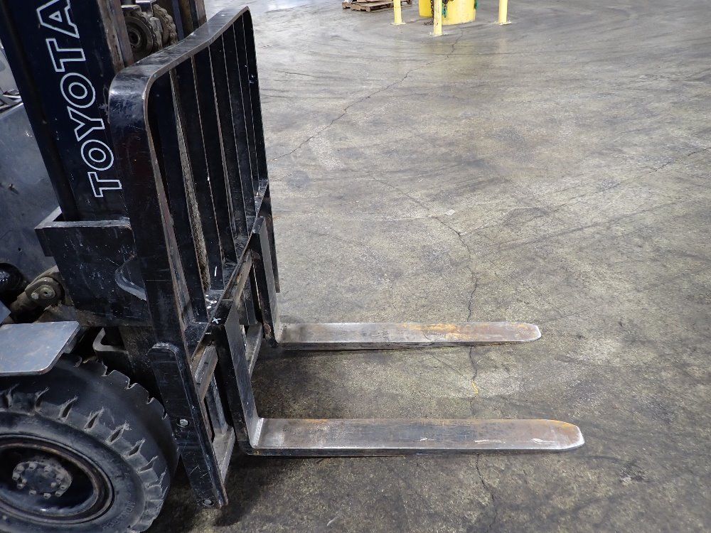 Toyota 5500lbs Propane/gasoline Combo Forklift - 42 6fgu25